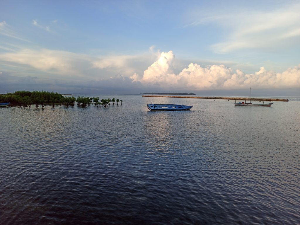 Perahu di Perairan Pulau Pramuka